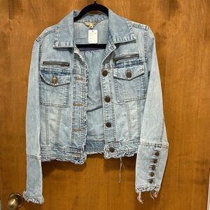 402. Light Wash Denim Jean Jacket - Women's Casual Jean Jacket